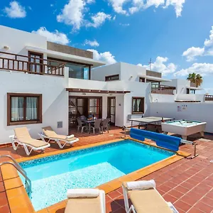 villa-julianne-carmen-4-puerto-del-carmen-lanzarote.puertodelcarmen-hotels.org/